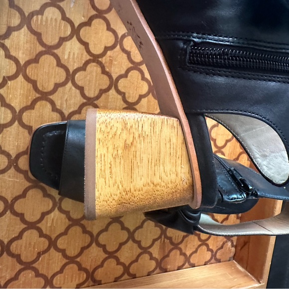 Bernardo Black Sandals with Slingback and Ruched Detail - Picture 6 of 8